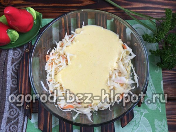 양배추에 혼합물을 첨가한다