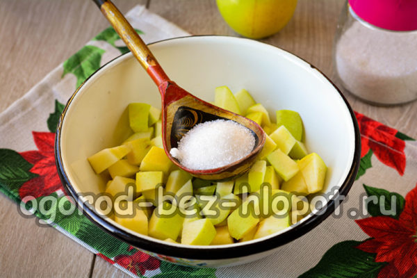 사과에 설탕을 뿌린다